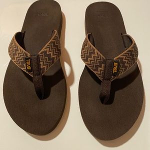 Teva Flip Flops; size 8; Brown